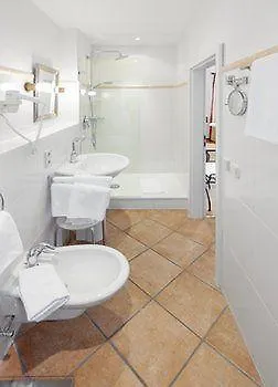 Hotel Drei Raben 4*
